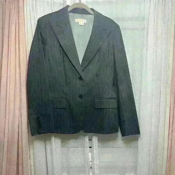 EUC Michael Kors Size 12 gray pinstripe fitted stretch blazer Item# 3C - Picture 7 of 7